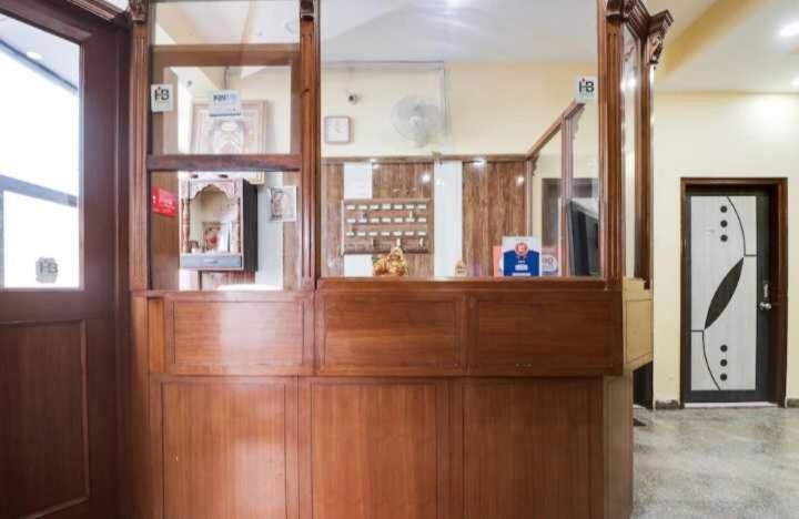 Hotel O Jas Inn Near Star Mall Гургаон Екстериор снимка