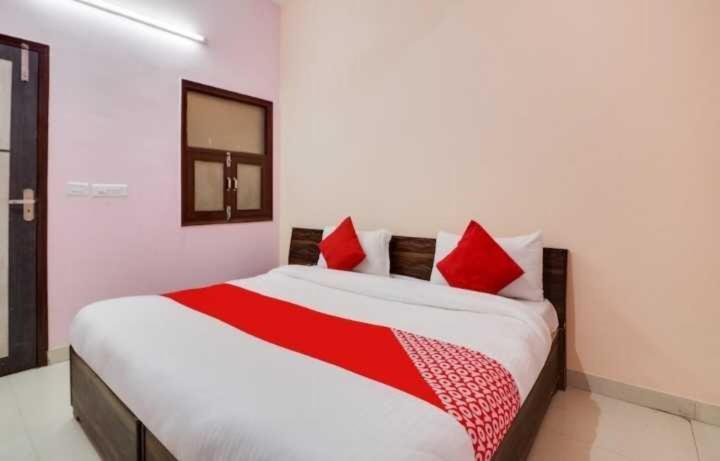 Hotel O Jas Inn Near Star Mall Гургаон Екстериор снимка
