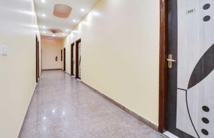 Hotel O Jas Inn Near Star Mall Гургаон Екстериор снимка